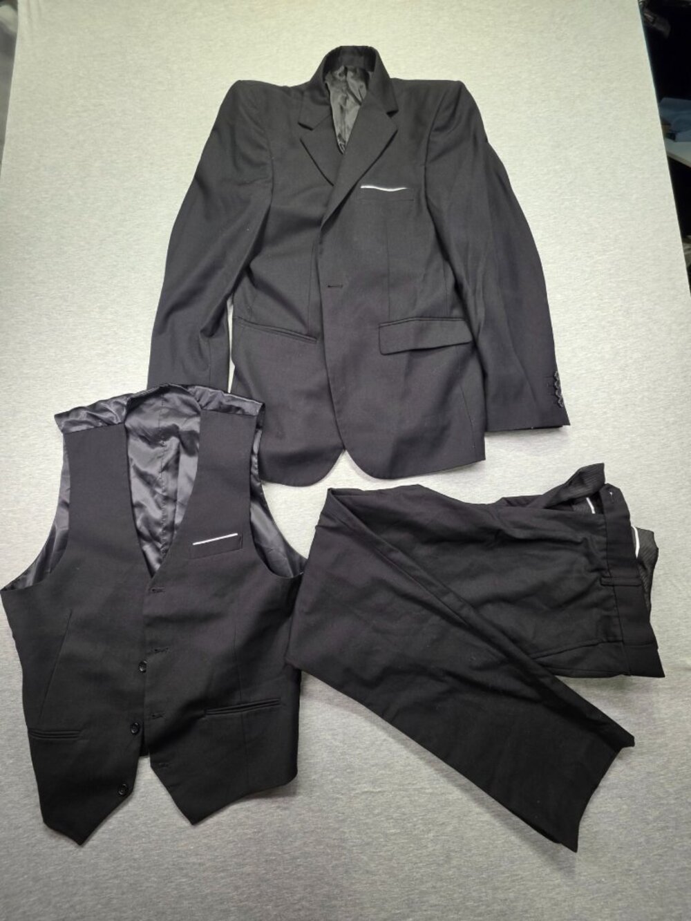 Men's 4 Piece Black Suit Set Jacket/Vest Med, Pants 34-40 Vest Bow Tie Formal
